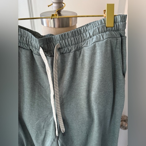 Vuori Women’s Performance Joggers - Picture 6 of 9